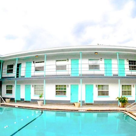 Uptown Inn & Suites St. Petersburg Exteriér fotografie