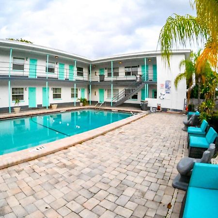 Uptown Inn & Suites St. Petersburg Exteriér fotografie