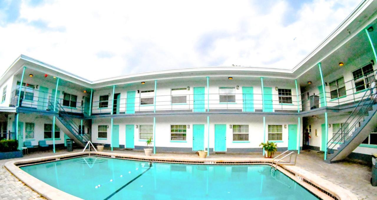 Uptown Inn & Suites St. Petersburg Exteriér fotografie
