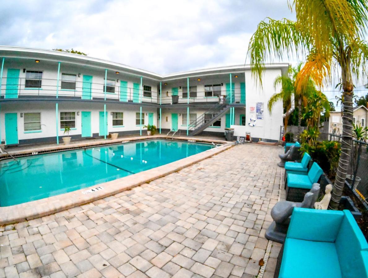 Uptown Inn & Suites St. Petersburg Exteriér fotografie