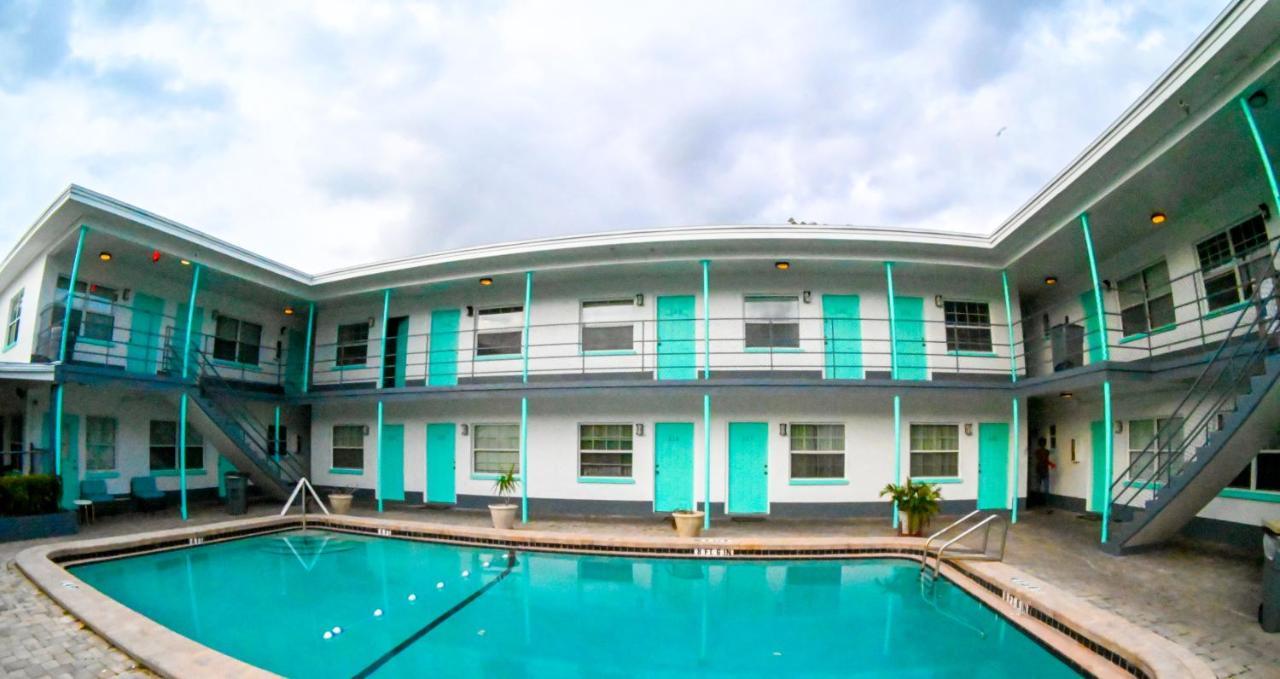 Uptown Inn & Suites St. Petersburg Exteriér fotografie